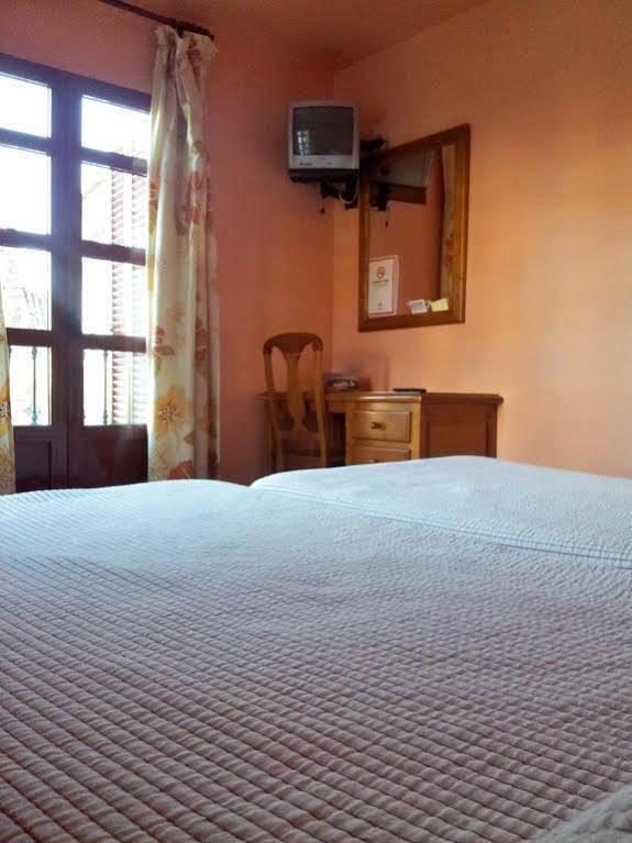 אלקלה לה ריאל Hostal Rio De Oro מראה חיצוני תמונה