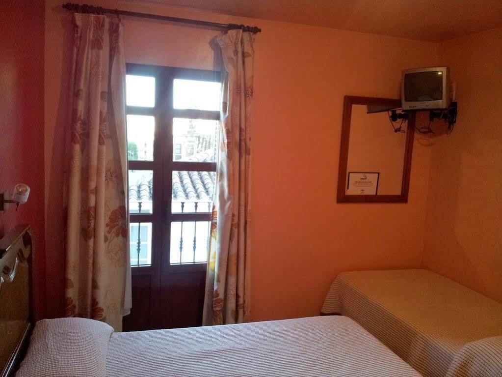אלקלה לה ריאל Hostal Rio De Oro מראה חיצוני תמונה