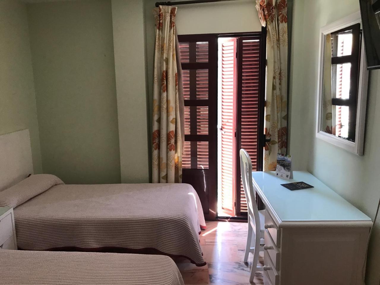 אלקלה לה ריאל Hostal Rio De Oro מראה חיצוני תמונה