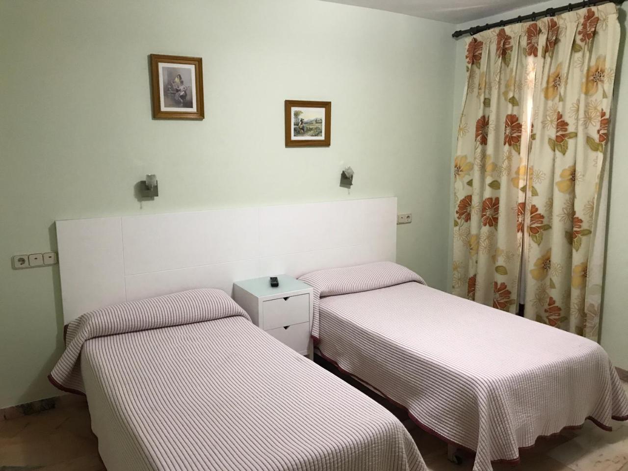 אלקלה לה ריאל Hostal Rio De Oro מראה חיצוני תמונה